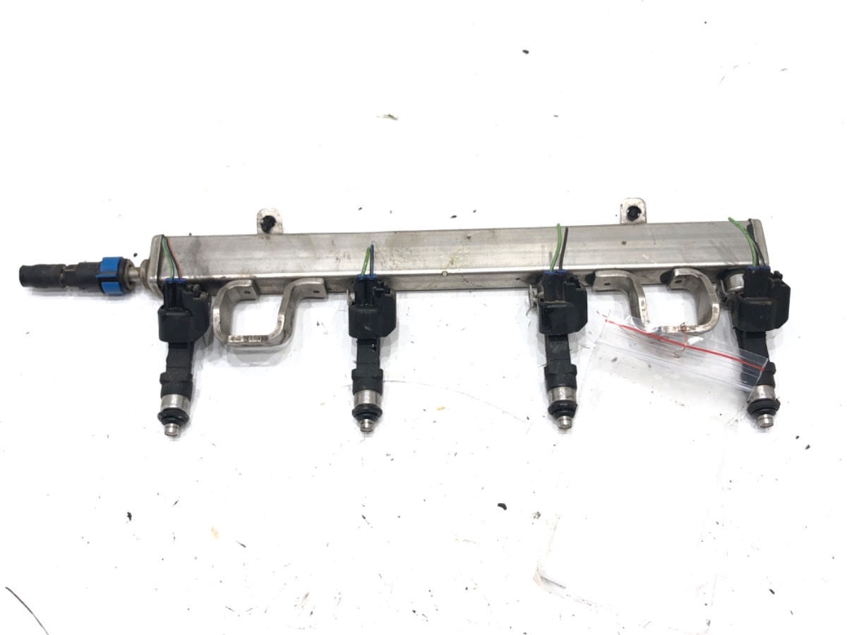 MAZDA 3 (BK) 2003 - 2009 LISTWA WTRYSKOWA 6M8G-9D280-AA