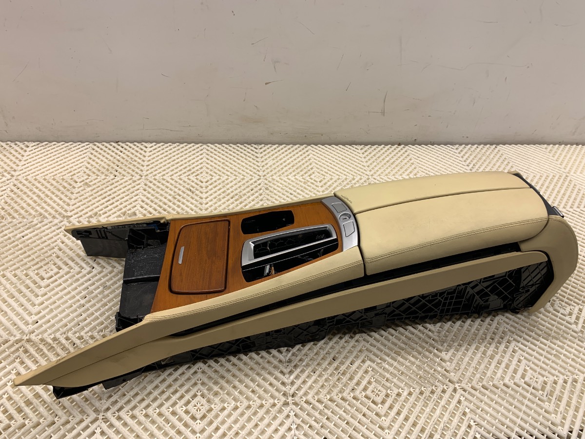 BMW 7 (F01, F02, F03, F04) 2008 - 2015 TUNEL ŚRODKOWY Z PODŁOKIETNIKIEM 9112677